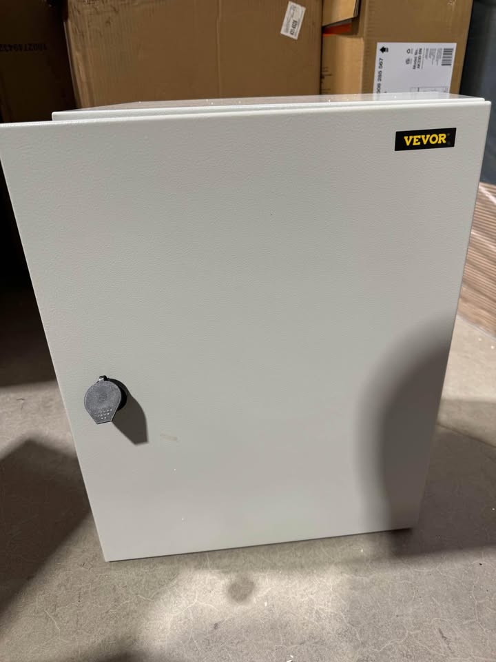 VEVOR Electrical Box Enclosure 20x16x10 NEMA 4 IP65 Outdoor Junction Box Carbon Steel Hinge with Rain Hood for Outdoor Indoor