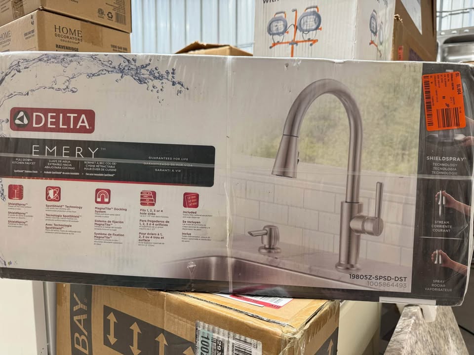 Delta Emery Single-Handle Pull-Down Sprayer Kitchen Faucet with ShieldSpray and Soap Dispenser in SpotShield Stainless Steel