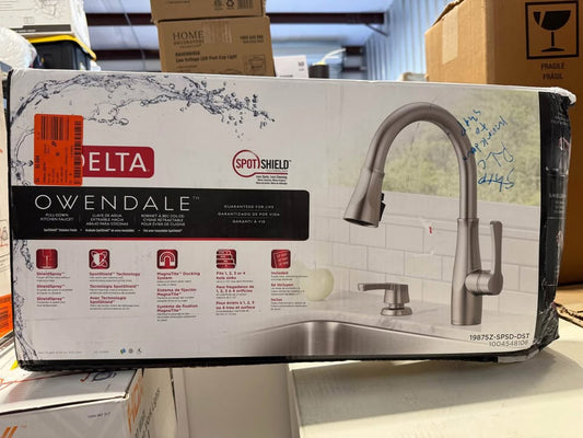 Delta Owendale Single-Handle Pull-Down Sprayer Kitchen Faucet with ShieldSpray Technology in SpotShield Stainless
